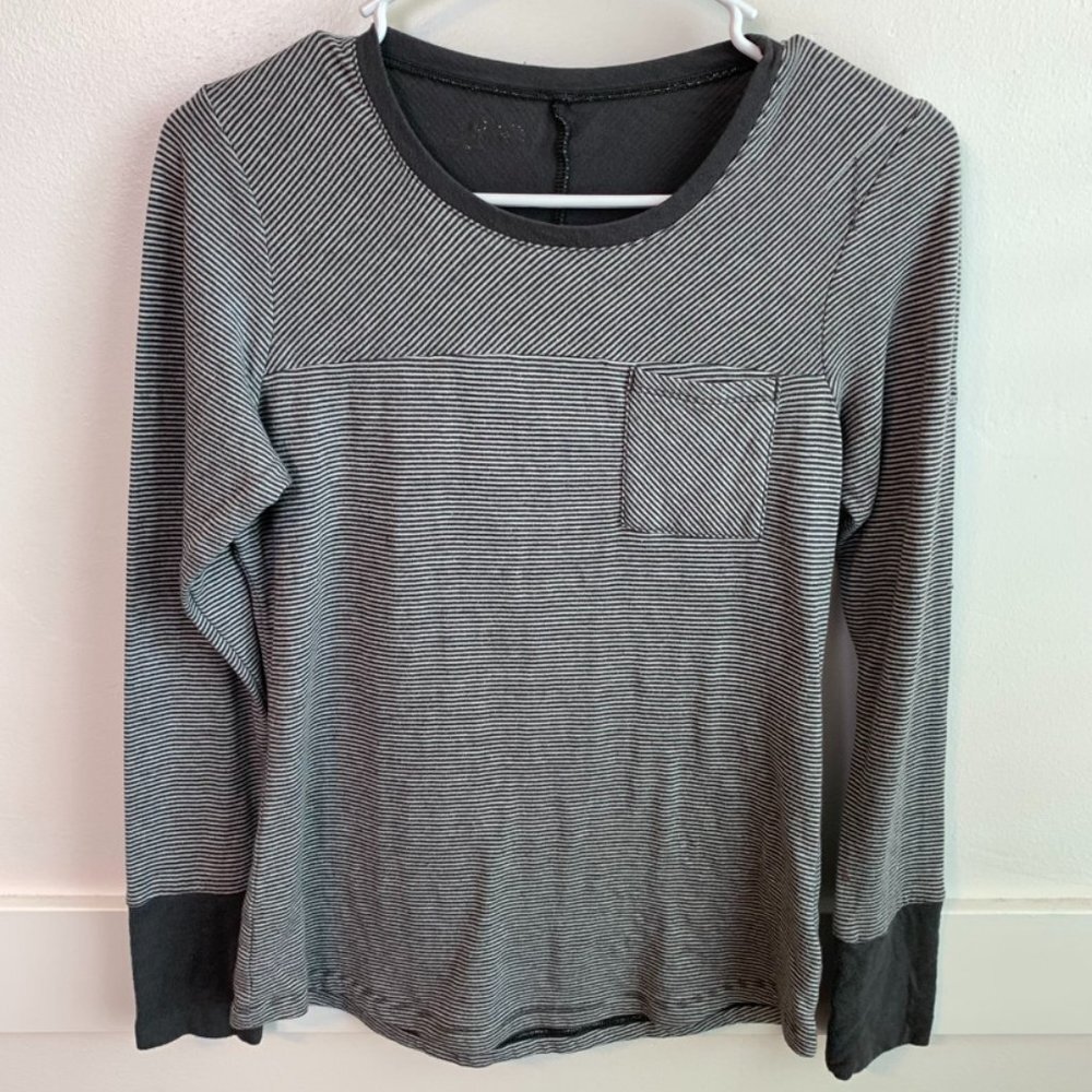 Columbia Gray & White Thin Striped Long Sleeve Shirt With Pocket
